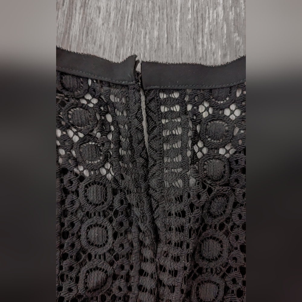 Women's Express Black Crochet Pleated Ruffle Blouse Long Sleeve Size Small EUC! - Picture 3 of 7